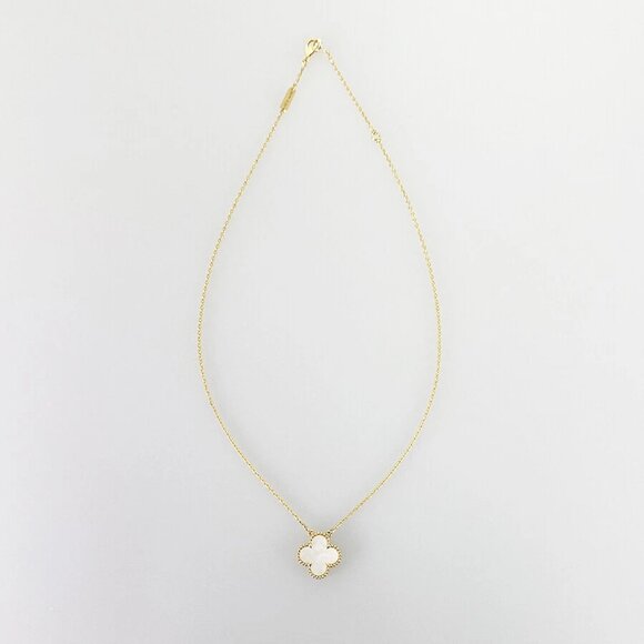 Van Cleef & Arpels Vintage Alhambra Pendant VCARA45900 Yellow gold shell Nec... - Picture 5 of 13